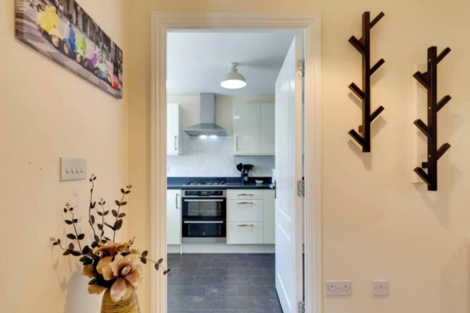 House, 2 Bedrooms, Patio, City View | Private kitchen