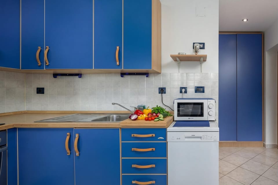 Family Apartment, 2 Bedrooms, Balcony (Seaview Apartment With Jacuzzi Ivano) | Private kitchen