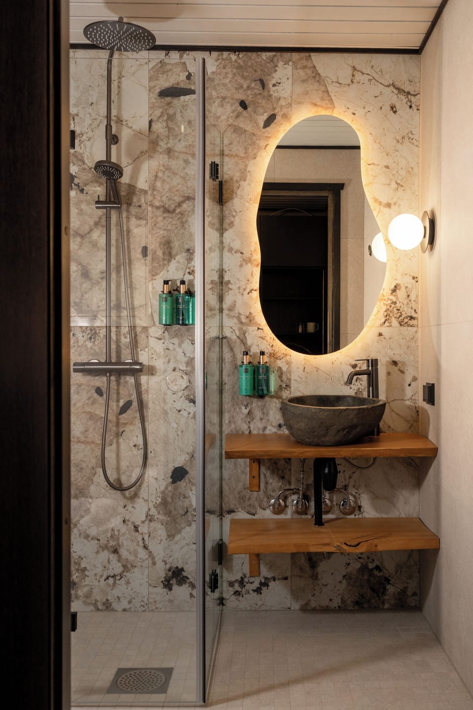 Double or Twin Room | Bathroom | Shower, hair dryer, towels, soap