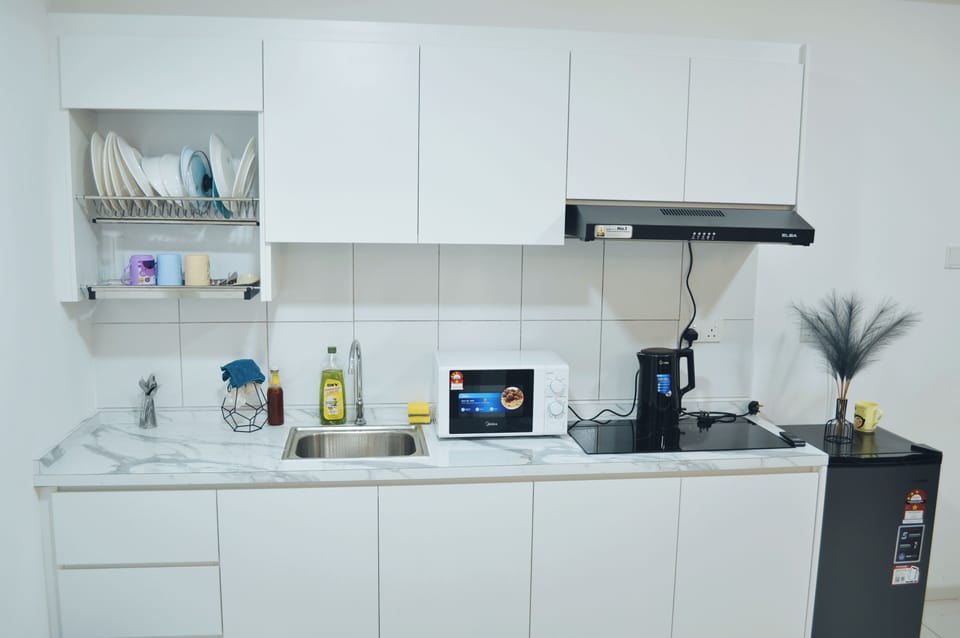 Comfort Apartment, 1 Queen Bed | Private kitchen | Electric kettle