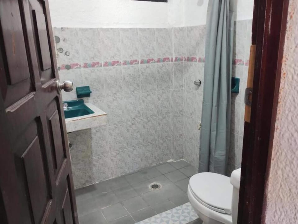 Standard Double Room | Bathroom