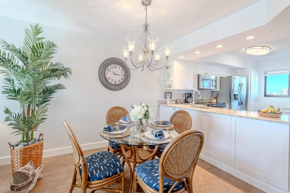 Condo, 1 King Bed with Sofa bed (Carlos Pointe #532) | Dining