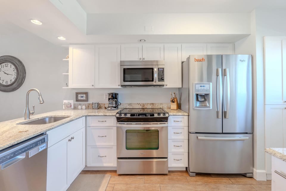 Condo, 1 King Bed with Sofa bed (Carlos Pointe #532) | Private kitchen | Oven, toaster