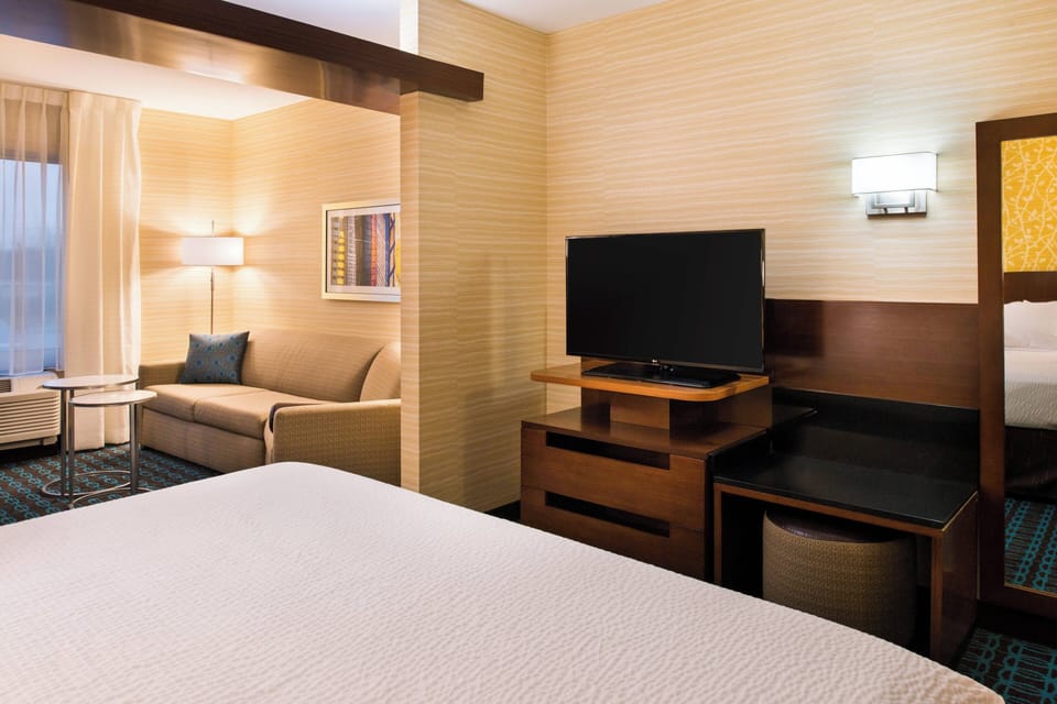 Suite, 1 King Bed with Sofa bed | Select Comfort beds, in-room safe, desk, laptop workspace