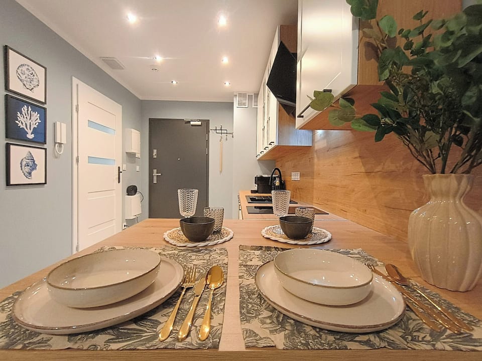 Studio Suite, Balcony | Private kitchen | Stovetop, dishwasher, griddle, cookware/dishes/utensils