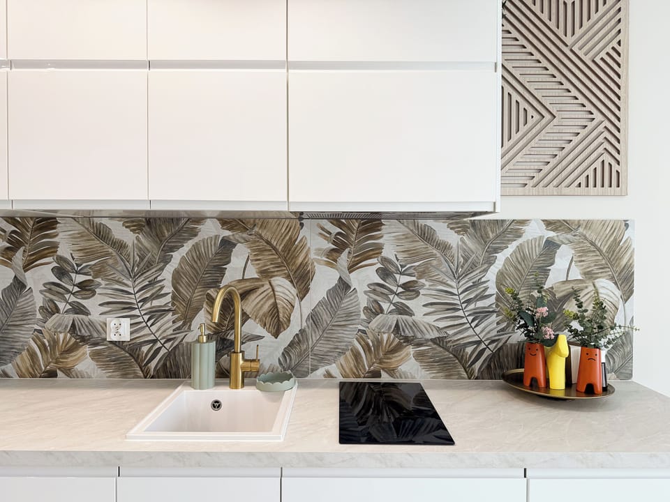 Comfort Apartment | Private kitchen | Stovetop, dishwasher, griddle, cookware/dishes/utensils