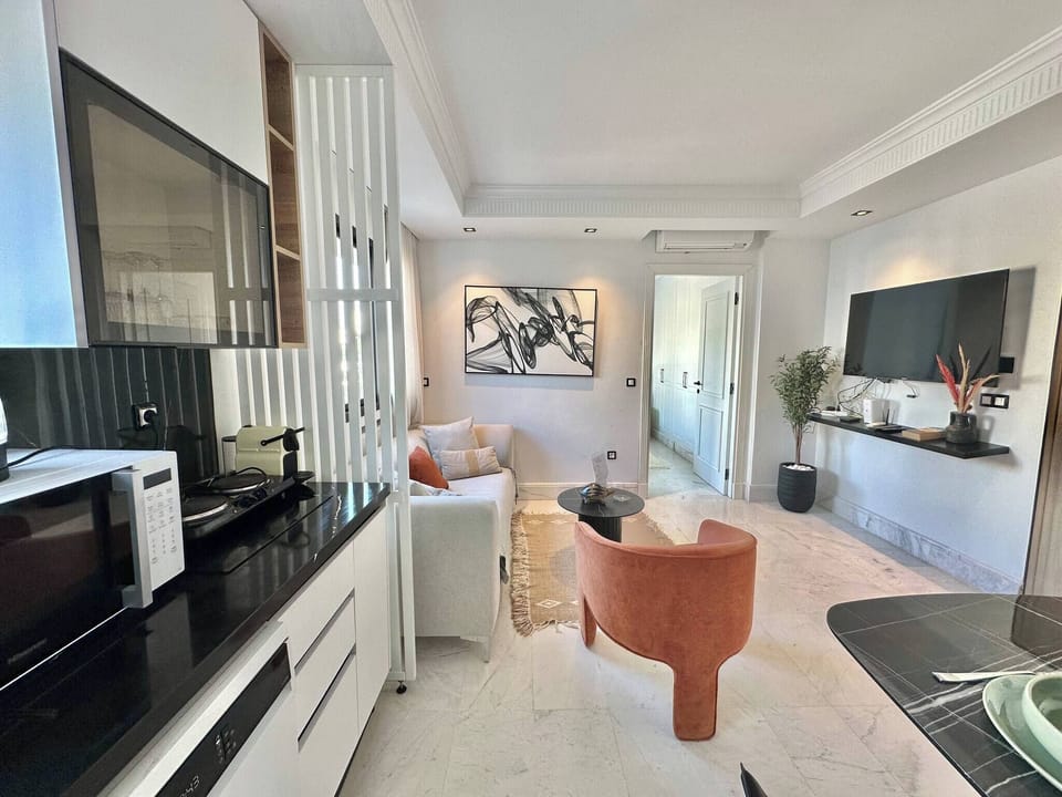Apartment, 1 Bedroom, Smoking | Living room