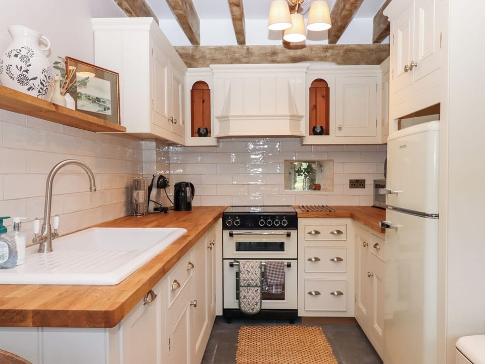 Dishwasher, cookware/dishes/utensils