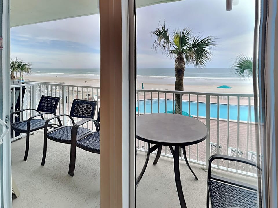 Condo (1 Bedroom) | Property amenity