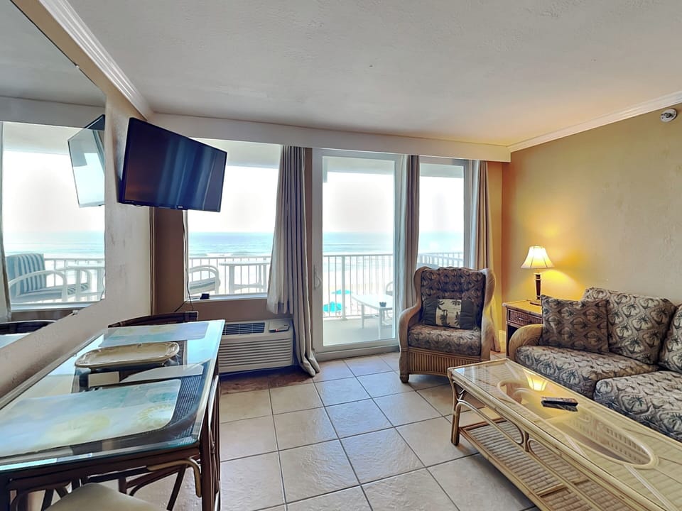 Condo (1 Bedroom) | Property amenity