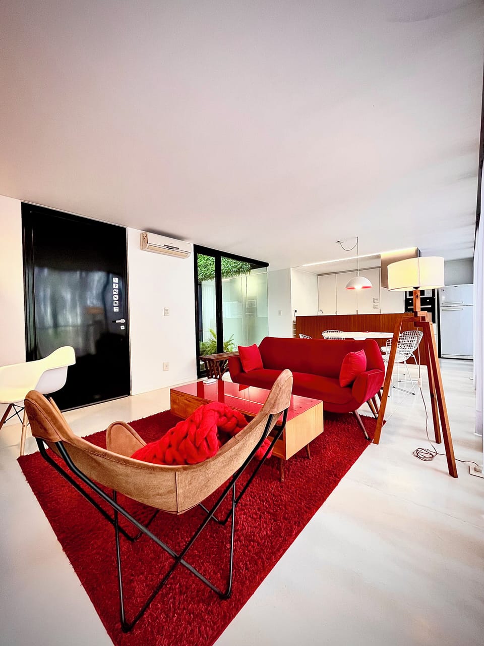 Design Apartment (2) | Living room | 32-inch LED TV with digital channels, MP3 dock