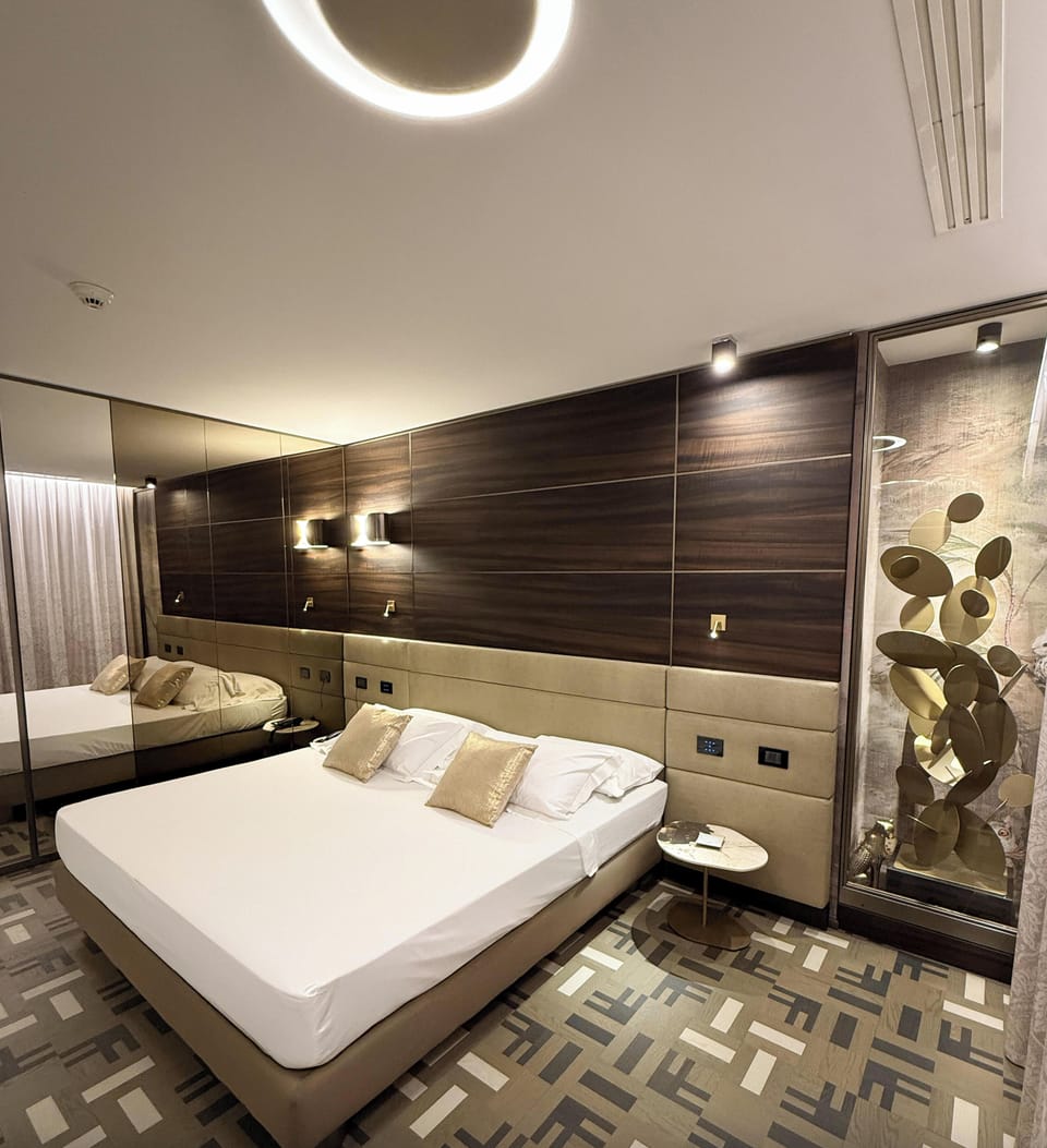 Minibar, in-room safe, desk, laptop workspace