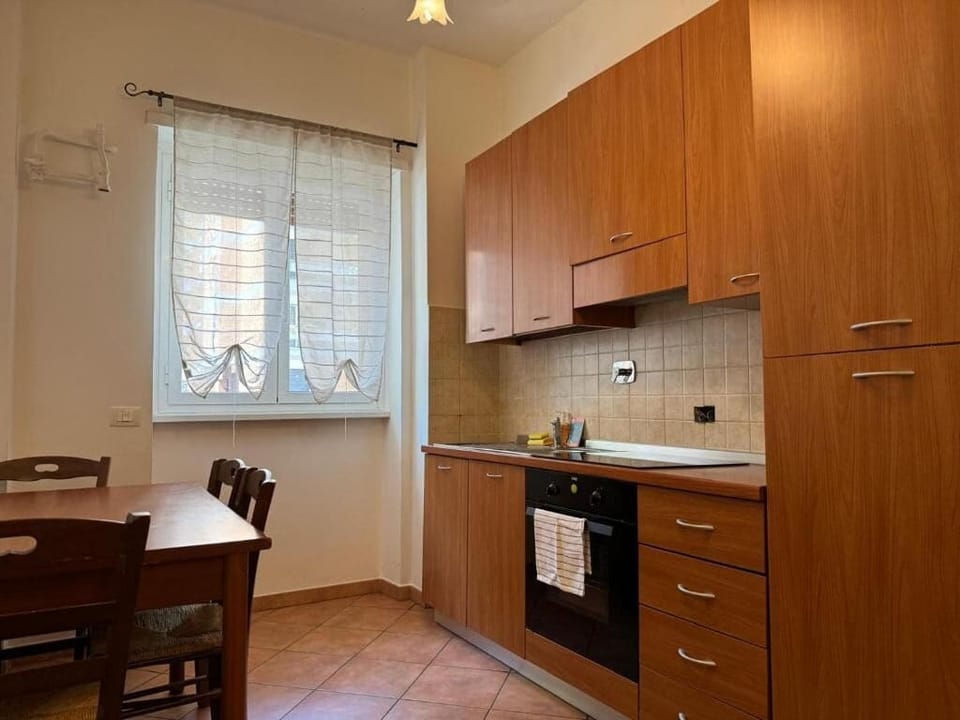 Apartment, City View | Private kitchen | Electric kettle