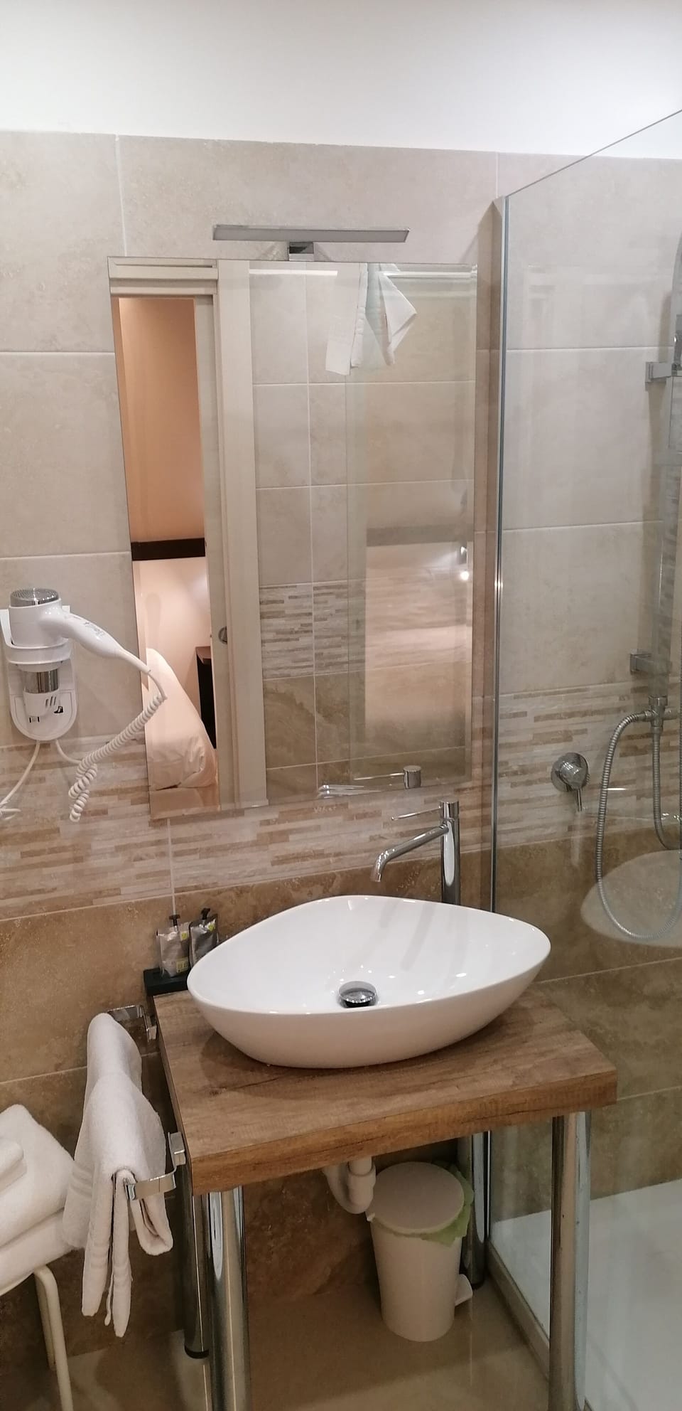 Superior Double or Twin Room | Bathroom | Free toiletries, hair dryer, towels, soap