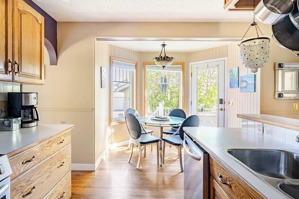House, 4 Bedrooms, Garden View | Dining