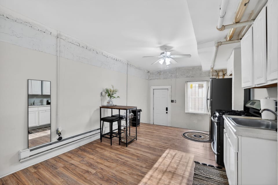 Studio | Private kitchen | Fridge, coffee/tea maker