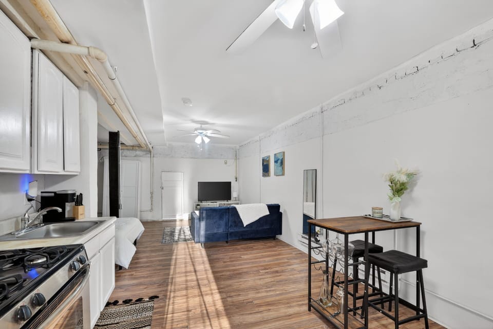Studio | Private kitchen | Fridge, coffee/tea maker