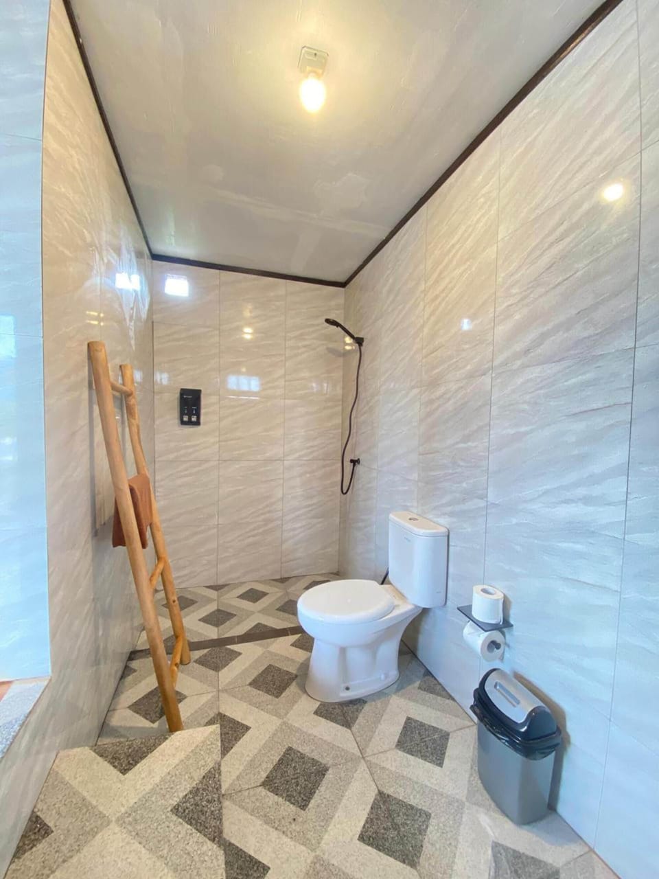 Deluxe Suite, Private Pool | Bathroom | Bidet