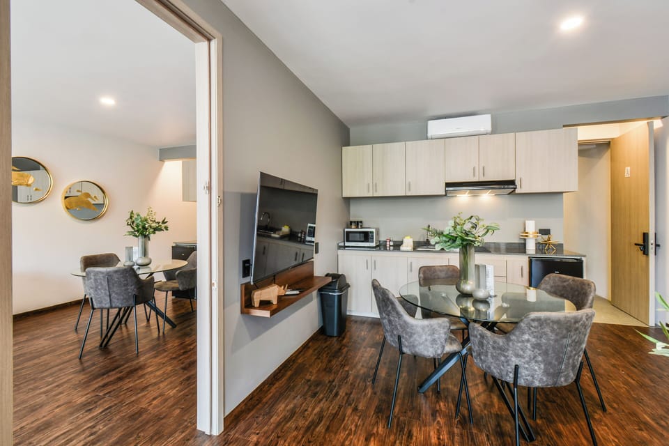Deluxe Room | Dining room