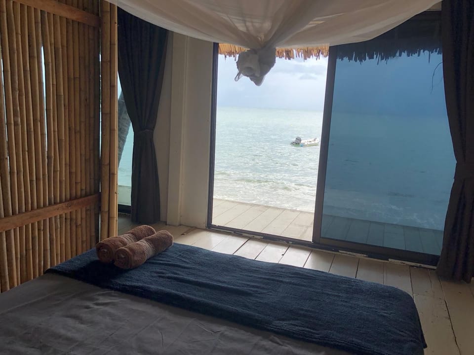 Deluxe Bungalow, 1 King Bed, Ocean View | Free WiFi