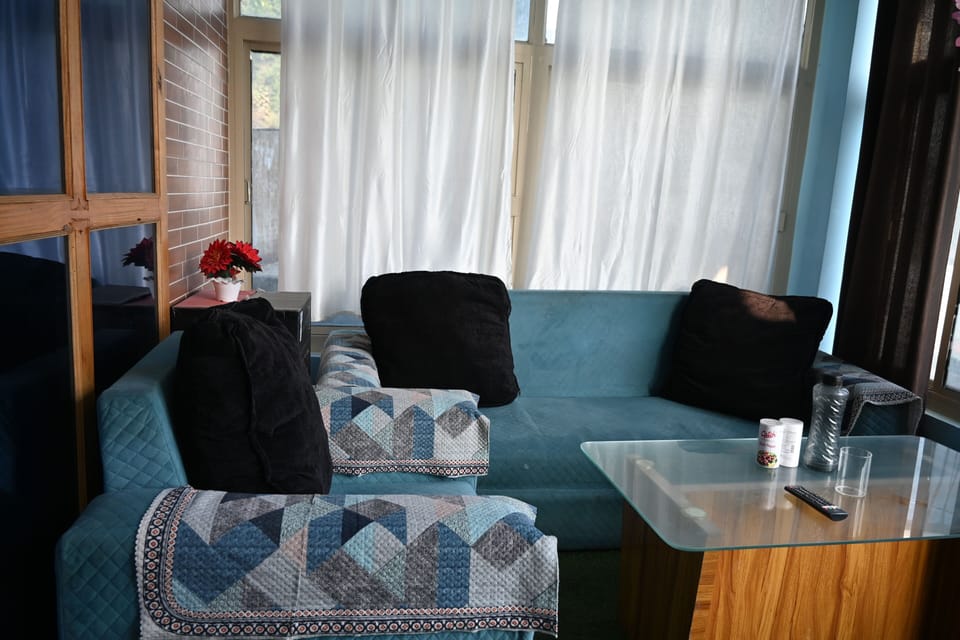 Comfort Double or Twin Room, Hill View | Living area