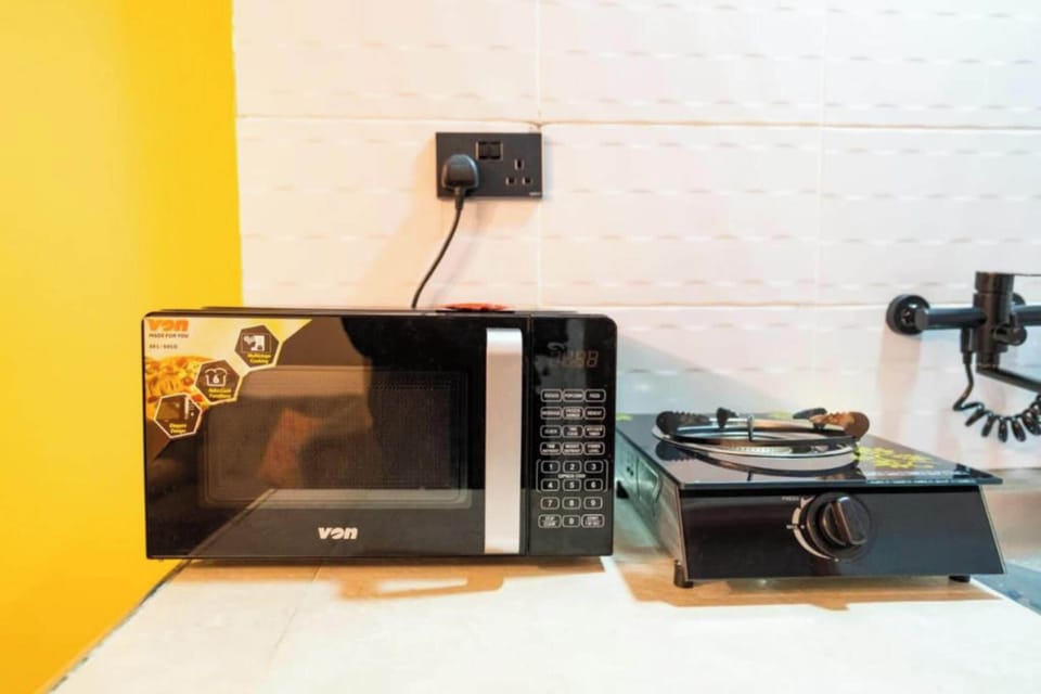 Deluxe Apartment, Balcony, Mountain View | Private kitchen | Oven, electric kettle