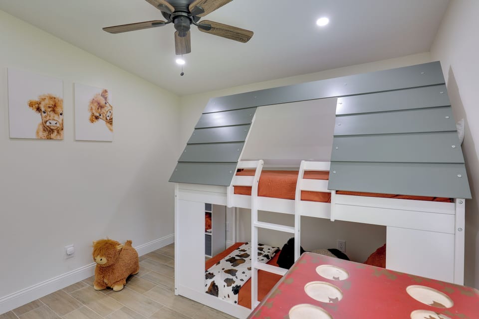 House (4 Bedrooms) | Interior