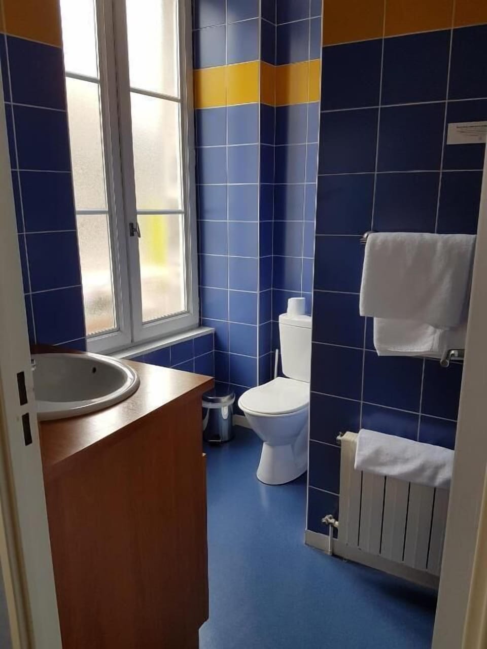 Basic Single Room | Bathroom