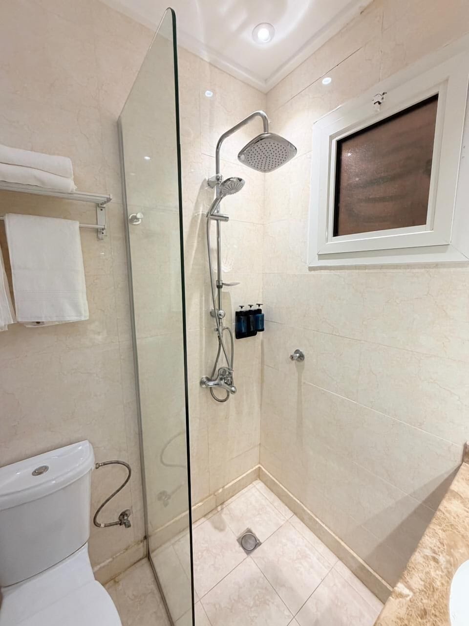 Basic Studio, Sea View | Bathroom | Shower, free toiletries, hair dryer, slippers