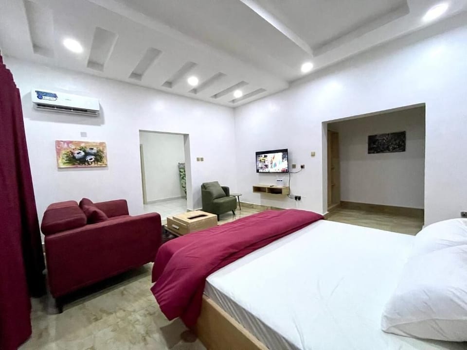 Deluxe Room, Balcony, City View | Desk, laptop workspace, blackout drapes, soundproofing
