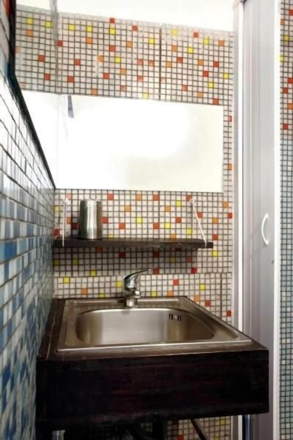 Rainfall showerhead, free toiletries, hair dryer, towels