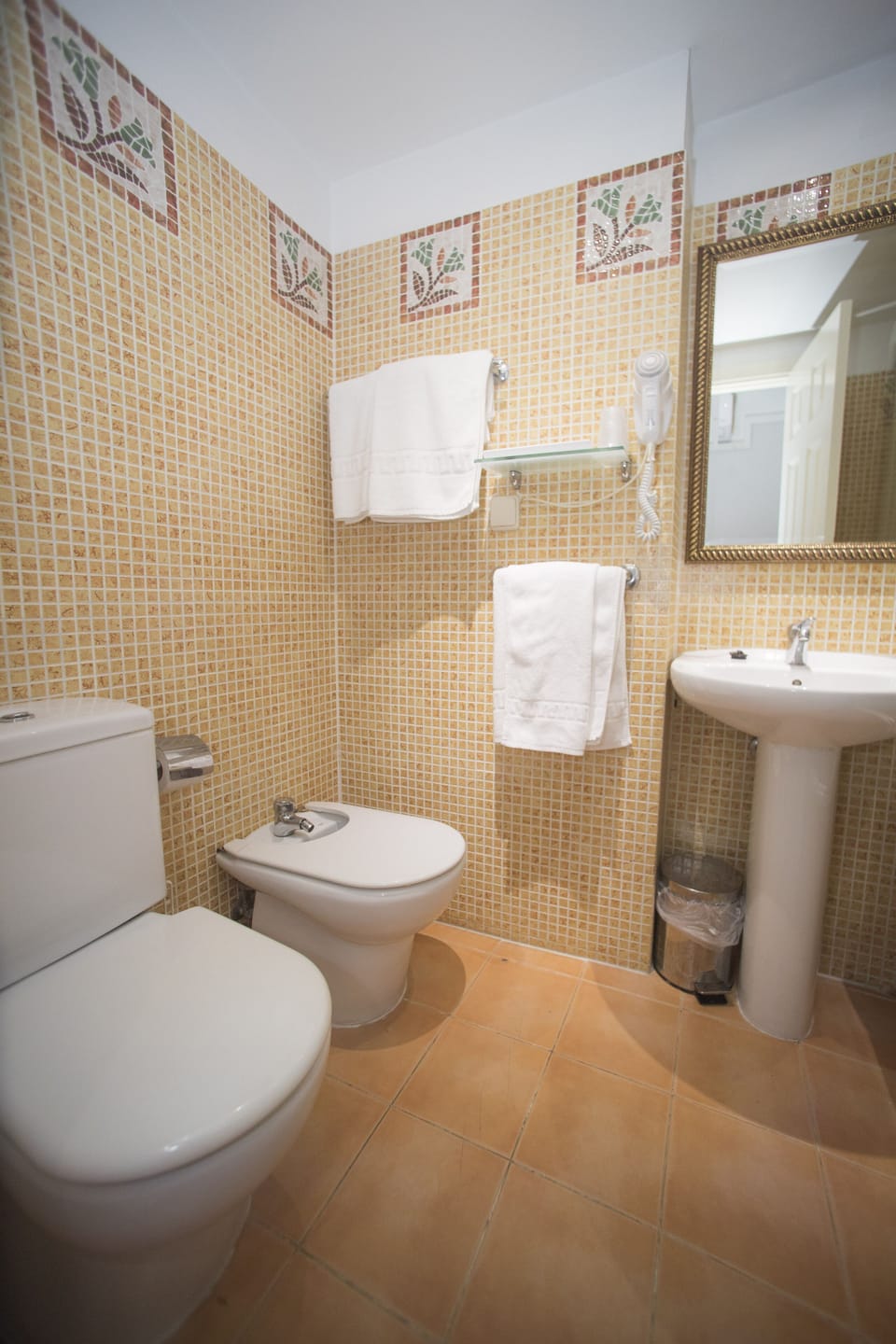 Triple Room | Bathroom | Free toiletries, hair dryer, towels