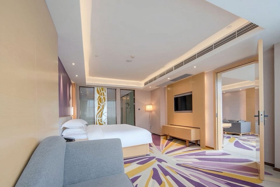 Club Suite, City View | Egyptian cotton sheets, premium bedding, down comforters, pillowtop beds