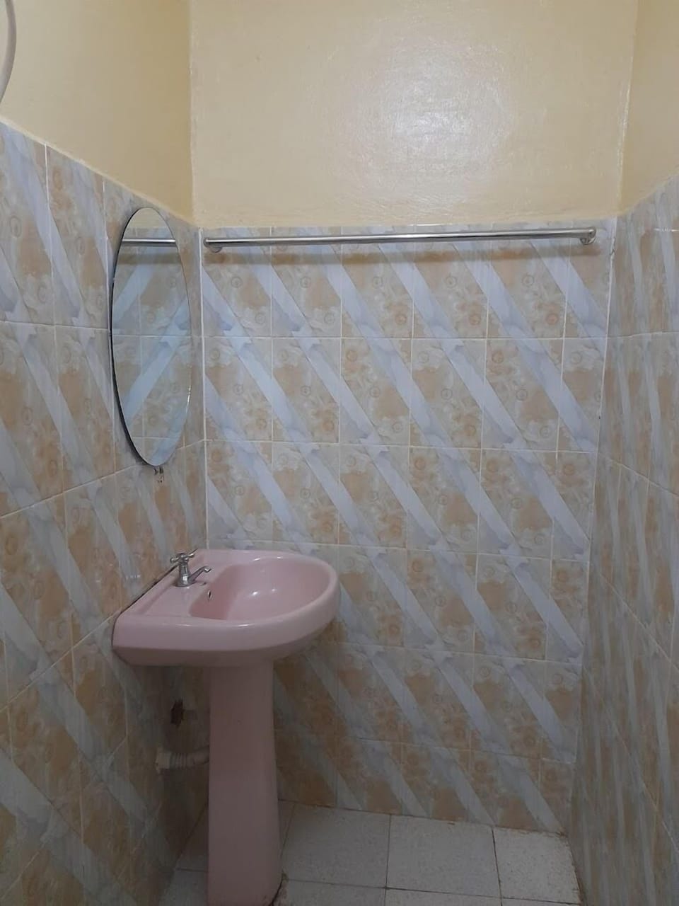 Deluxe Double Room | Bathroom | Shower, slippers, towels, soap