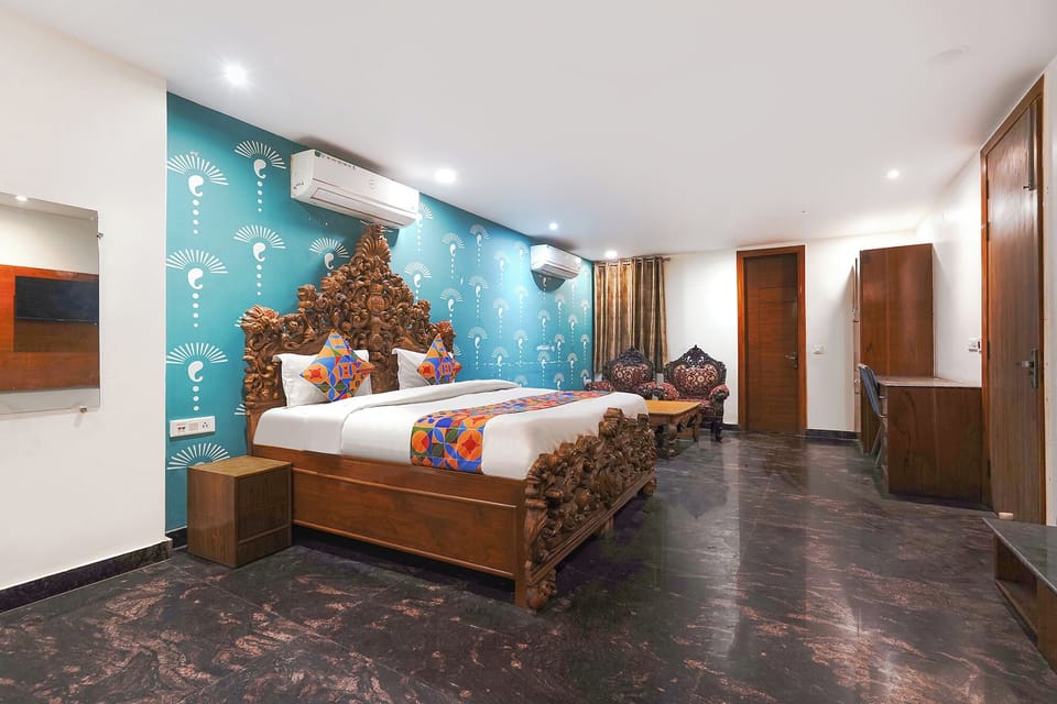 Egyptian cotton sheets, premium bedding, in-room safe, free WiFi