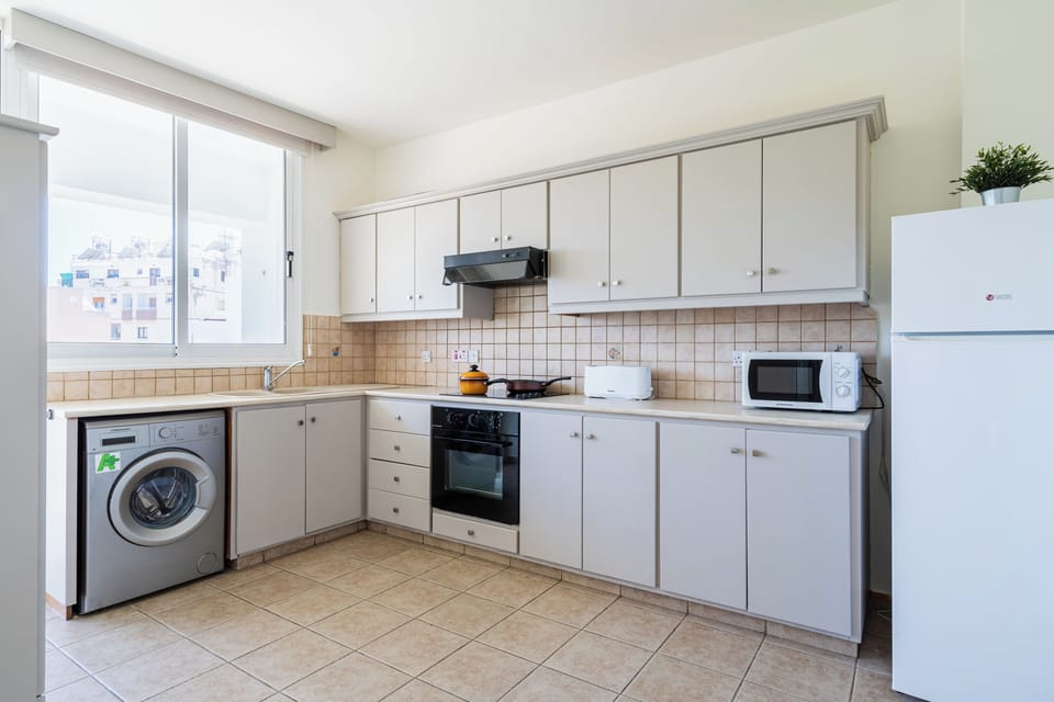 Apartment, 2 Bedrooms, Kitchen, City View | Private kitchen | Coffee/tea maker, full-size fridge, microwave, oven