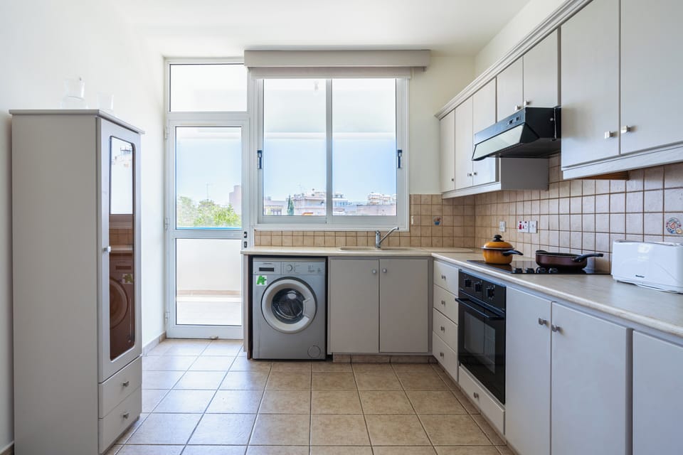 Apartment, 2 Bedrooms, Kitchen, City View | Private kitchen | Coffee/tea maker, full-size fridge, microwave, oven