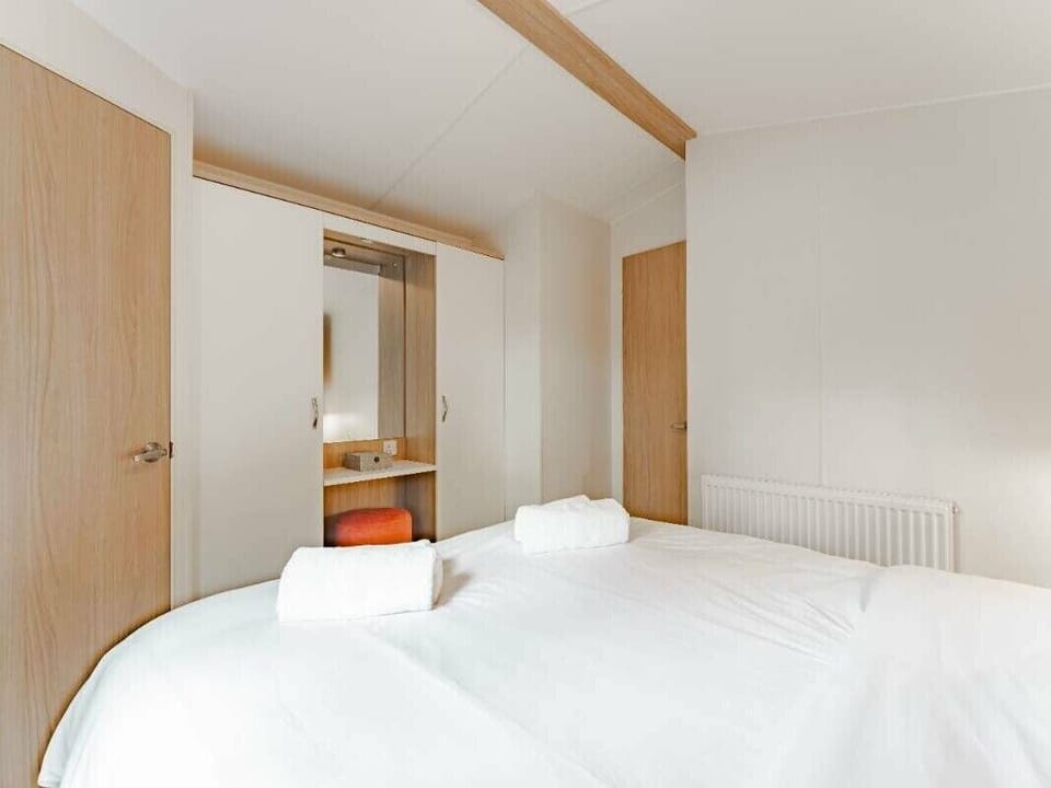 2 bedrooms, individually decorated, individually furnished