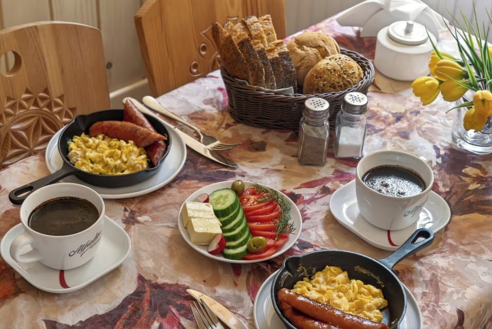 Daily cooked-to-order breakfast for a fee