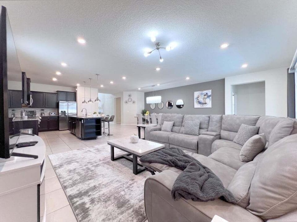 House, Multiple Bedrooms | Living area