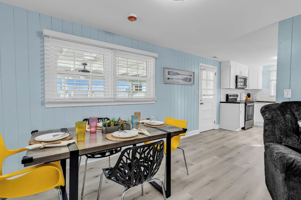 Signature House, 3 Bedrooms, Non Smoking, Garden View | In-room dining