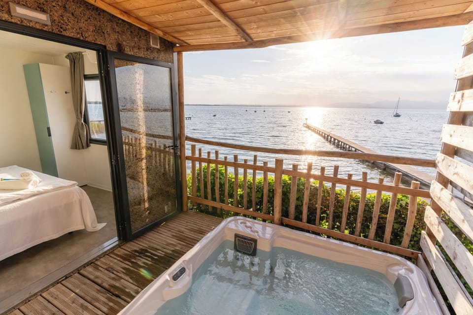 Private spa tub