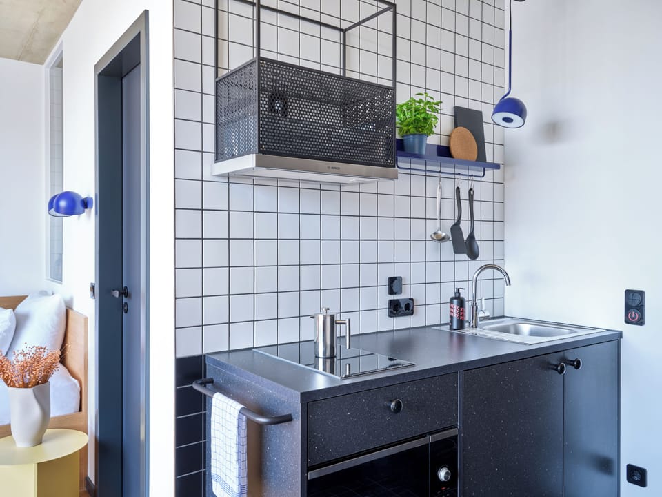 Design Studio | Private kitchen | Fridge, microwave, stovetop, electric kettle