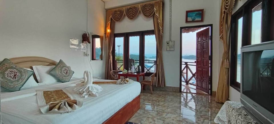Double Room, Lanai, River View | Free WiFi