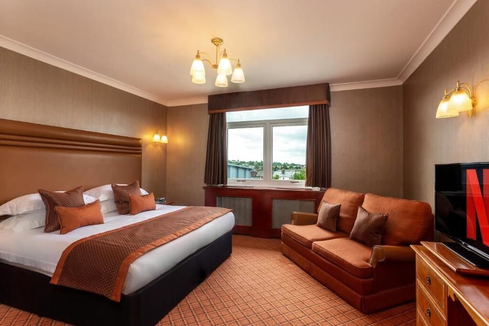 Luxury Double or Twin Room, City View | Desk, iron/ironing board, free WiFi