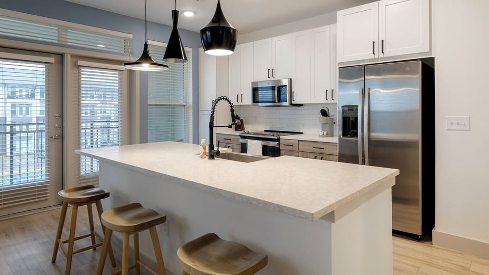 Apartment (2 Bedrooms) | Private kitchen | Fridge, microwave, oven, stovetop