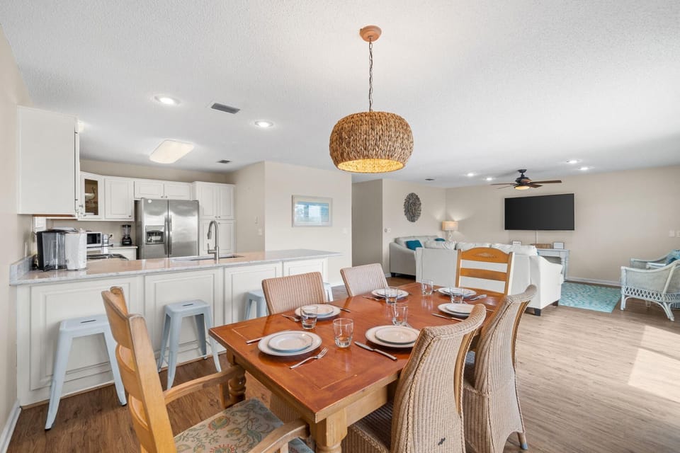 House, Multiple Beds (Absolute Bliss) | Dining