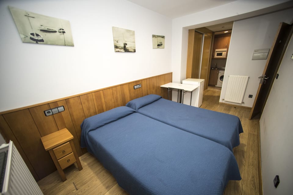 Double Room | Desk, laptop workspace, blackout drapes, free WiFi