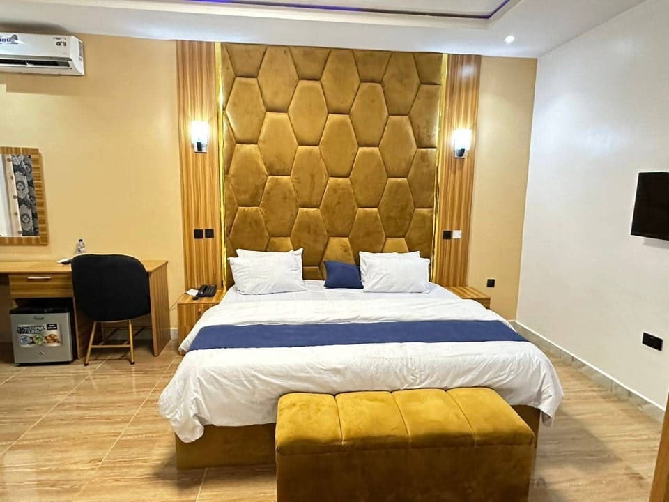 Luxury Single Room, City View | Desk, laptop workspace
