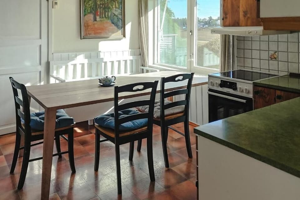 Family Cottage, Balcony, Garden View | Private kitchen